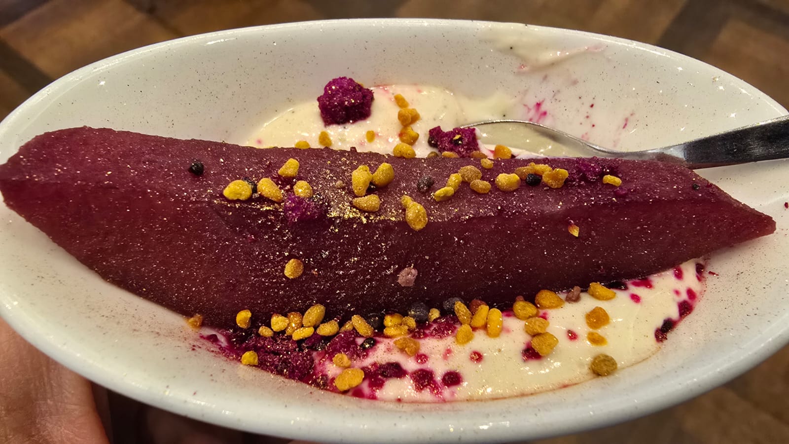 Foto Axel Heiser: pochierte Birne mit Zimt-Honig