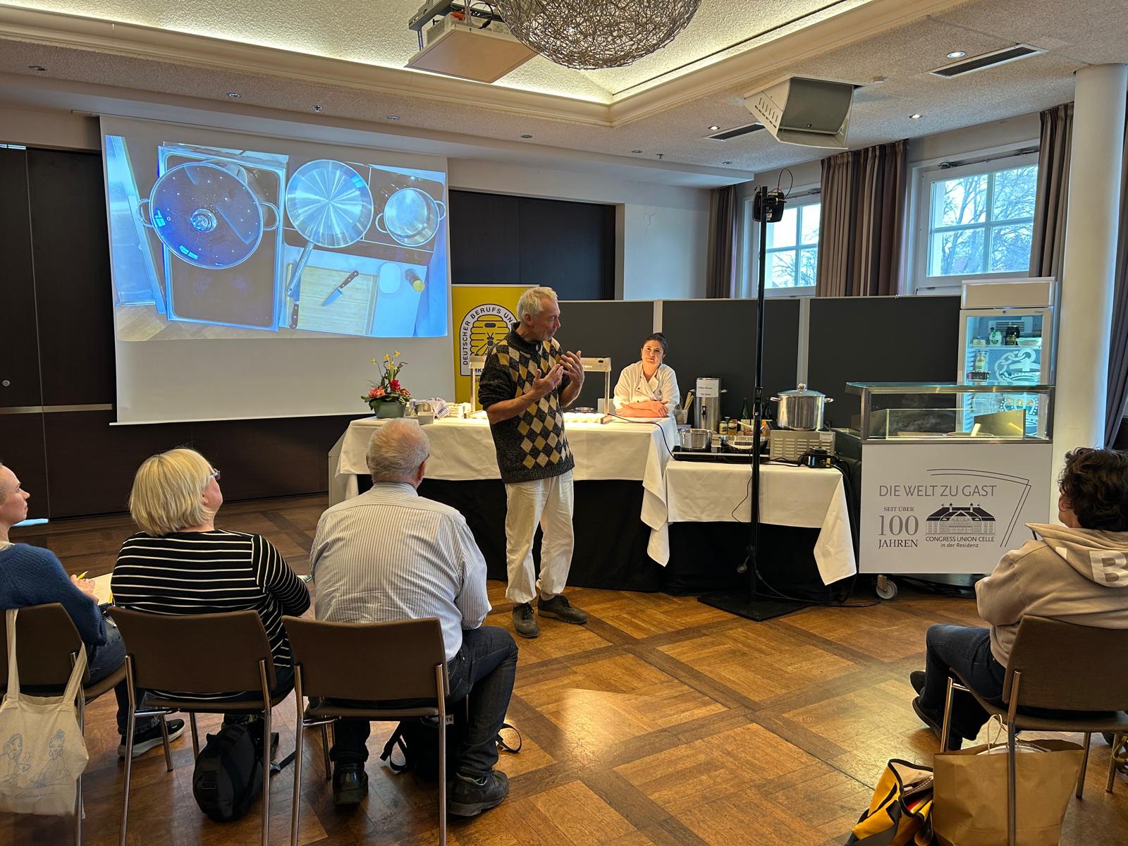 Foto Meinrad Leiter: Einführung Honig-Kochworkshop